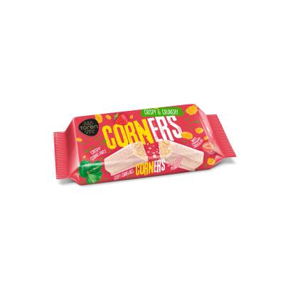 CORNERS oq shokoladi qulupnayli qarsildoq makkajo‘xori bo‘laklari qo‘shilgan qandolatchilik shokoladidan 55 g